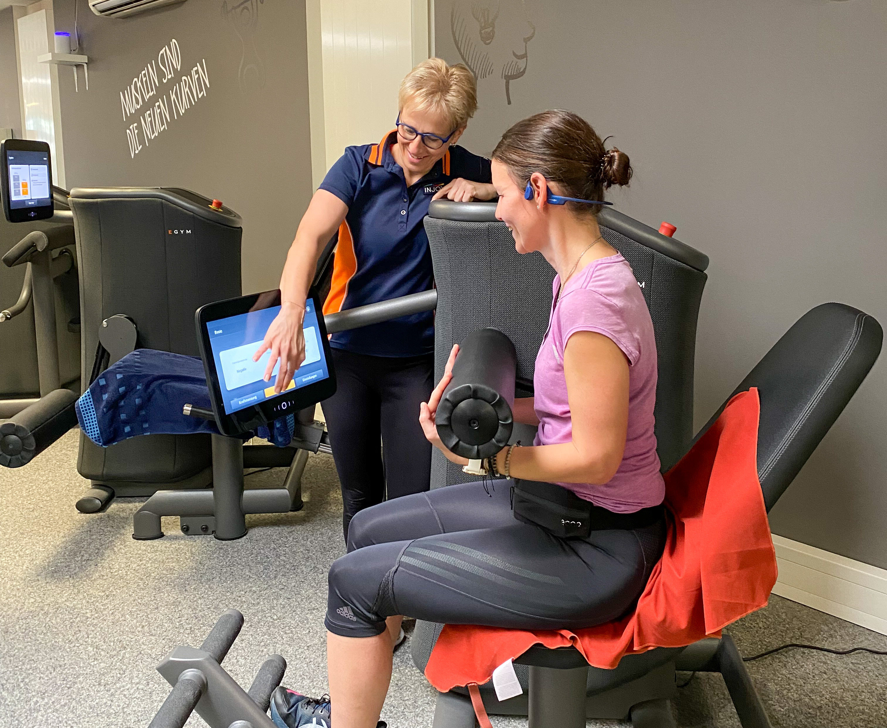 Trainer mit Kunden
