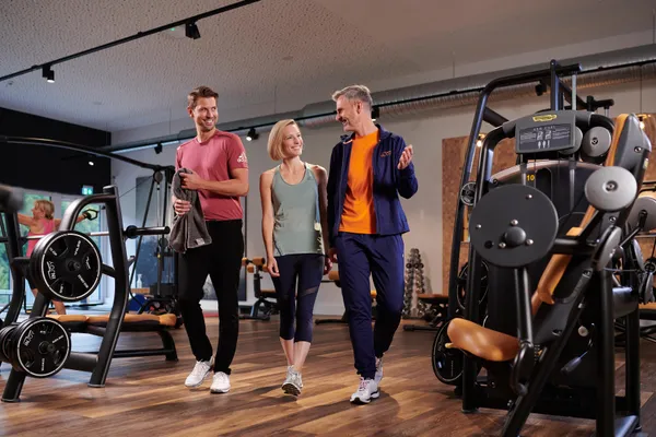 Trainer mit Kunden